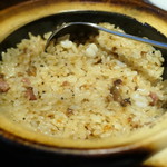 豊栄 - 土鍋焼きご飯の具を取ってからとりわけ