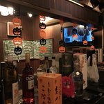 Bar George's  - 入口手前に、居心地良さそうなBOX的ソファ席も。