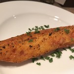 ナナイロパスタ - ガーリックトースト　150円。