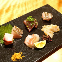 南渋谷 なみの上 - お造り　６種盛り　　勘八（宮崎）、鰆（山形）、歯鰹（宮崎）、太刀魚（宮崎）、石垣鯛（宮崎）、本ミル貝