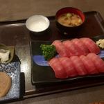 まぐろ丼　加一 - まぐろ中トロ寿司セット…1550円