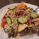 まぐろ丼　加一 - マグロと１０種類の野菜サラダ…800円