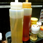 油そば専門店 歌志軒 - ◆ラー油、酢