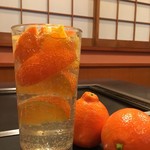 Yorozu Ya - オレンジを氷結し、氷を一切使用しない超オレンジサワー1杯目500円2杯目以降チューハイおかわり350円
