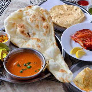 For lunch, you can enjoy a variety of naan dishes and large portions at a great price ◆ You can also use the cafe ◎