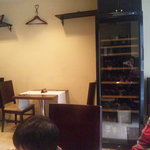 店内は数席しかないので、常に満席です（2011.04）