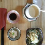 海さくら - サラダ、茶碗蒸し、チーズ豆腐です。
