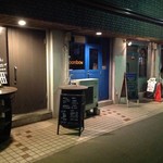 ムーンボウ - 4軒お店が並ぶ。昔はスナック一軒しかなかったな