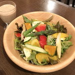 Maruta Goya - 彩り野菜の農園風サラダ（税別695円）