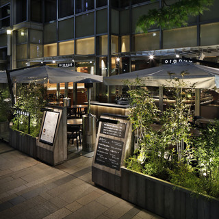 シーンを選ばない、落ち着いたトーンの洗練された空間