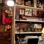 コロンビア エイト - レトルトカレーが見えますが販売はしてないみたい(当時)い