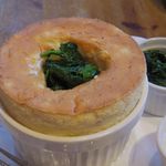 ローダーデール - 焼きたてスフレ ほうれん草とスモークサーモン