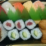 Sushi Maruchuu - 1人半寿司(税込810円)