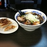 Men Zou - チャーシュー麺と餃子