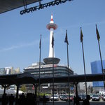 Sushi Iwa - 今日も良い天気。京都駅からタワーを見て