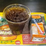 フレッシュネスバーガー - アイスコーヒーとキッズセットのオレンジジュース