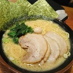 横浜家系ラーメン たくみ家 - チャーシュー麺