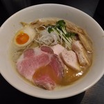 濃厚鶏白湯ラーメン 800円 (17年11月)