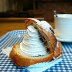 ブレッドアンドケーキ ソラ - コーヒークリームの入ったパン