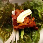 お通しの焼肉のお野菜包み