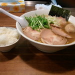 翔丸 - チャーシュー麺（大）＋白飯