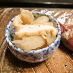 川波 - 土の料理人が焼いた器に、切干大根