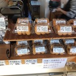 吉野山 豆富処　林とうふ店 - 入口正面サンプルケース