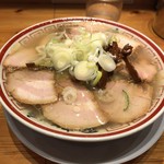 田中そば店 - 透き通る変幻自在のくノ一スープを満たした「肉そば」1000円