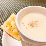 創作イタリアン Gemelli - お店からのアミューズ キャベツの温ポタージュ