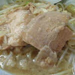 ラーメン二郎 - 豚ちゃんも美味しそう