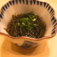 寿司処 しん - もずくは出汁の効いたタイプ
