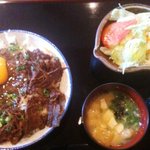 炉ばた肥後ちゃぼ - 馬丼定食（５２５円）
