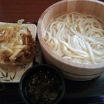 丸亀製麺 - 釜揚げうどん大390円＋野菜かき揚げ130円