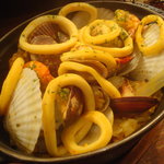 びすとろ UOKIN - 2011/05 シーフードパエリアＭサイズ(７８０円)。〆はこの一品で!! 築地直送の魚介が盛り沢山❤