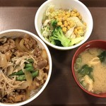 すき家 - きのことアスパラ牛丼（並盛） ¥490 ＋ サラダセット ¥150