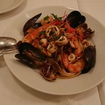 トラットリア ピッツェリア ラルテ - 漁師風海の幸パスタ・リングイネで　2,400円