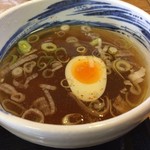 Taishouken - 「チャーシューもりそば」「麺大盛」つけ汁。東池袋系「もりそば」の決め手は、甘酢のさわやかな酸味だ。