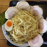 大勝軒 - 「チャーシューもりそば」「麺大盛」麺 上から。トッピングは、チャーシュー、茹で玉子半分、海苔と、これまた何処までもとことんシンプルである。