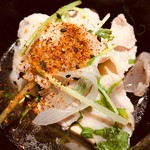 炭家 - 肉どうふ。冷酒と合います。