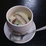 すし茶屋 わび如 - 茶わん蒸し(蓋をあけたもの)