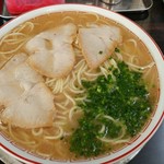 ラーメン げんこつ家 - ラーメン大盛(650円)