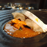 明道町中国菜 一星 - 三重県産蒸した鰆、揚げた豆腐、三河産赤鶏肉、四川の三つの醤（ジャン）ソース