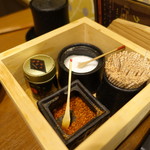 釜飯と炭と酒 やま蔵 - 卓上の