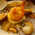 びすとろ UOKIN - 2011/05 シーフードパエリアＭサイズ(７８０円)。〆はこの一品で!! 築地直送の魚介が盛り沢山❤