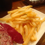 びすとろ UOKIN - 2011/05 和牛もも肉のタルタル ポテトフライ添え❤(６８０円)。