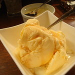 びすとろ UOKIN - 2011/05 バニラアイス極甘シェリーがけ(３００円)。