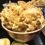 居酒屋 さんぼん木 - さんぼん木名物 かき揚げ丼ハーフ ６３０円 コレでハーフ( ﾟдﾟ)