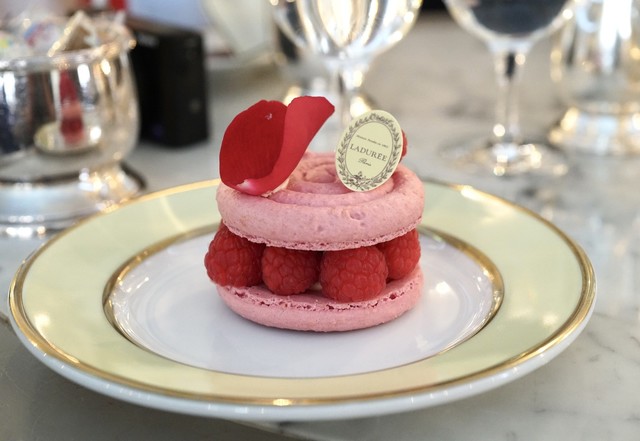 ラデュレ サロン ド テ 銀座三越店 Laduree Salon De The 銀座 マカロン 食べログ