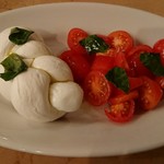 ピッツェリアGG - 生ハムと水牛モッツェレラ(750円)は、マシュマロのようにふんわりとした食感で、水牛のモッツェレラの独特の旨味な楽しめた。