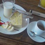 uncafe - デザートは、白ゴマのブラマンジェとバナナのシフォンケーキ。